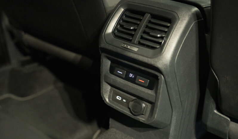 
								Volkswagen Tiguan, 1.5 TSI R-LINE/PANO/CARPLAY/CAMERA/KEYLESS full									